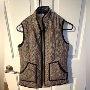 Hemlined mom vest size small black and white checkered